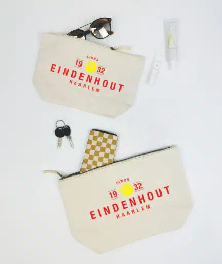 Eindenhout etui typographic