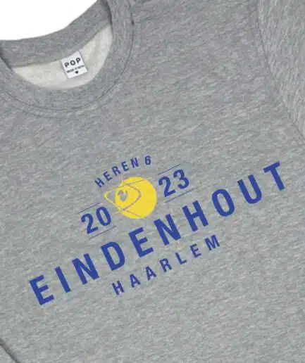 Eindenhout sweater met (team)naam typographic